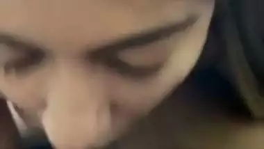 Sexy nude babe gives a desi blowjob to her guy