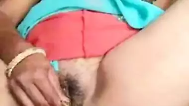 Dehati sexy wife masturbating pussy video