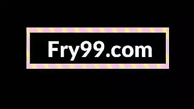 Extremely Hot Babe Showing