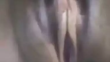 Desi Dehati wife showing off her amazing fat pussy on selfie cam