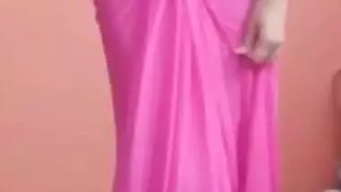 Hot desi babe in saree sensually strips