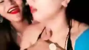 Desi aunty showing cleavage during dancing