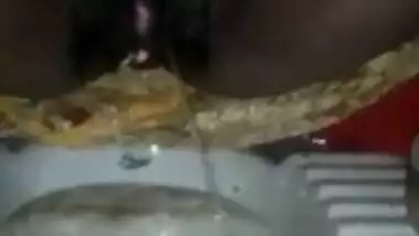 Desi girl pissing in bathroom