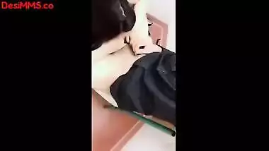 Tamil Girl With LOver BJ In Trail Room