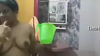 Tenant films voyeur porn video and the Desi landlady doesn't know it