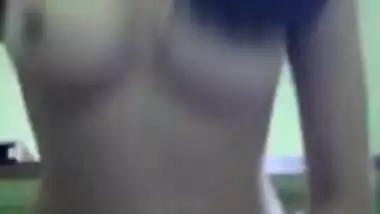 Indian cutie gives a good show 