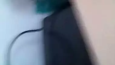 A Karachi lady sucks a dick in the office in Pakistani sex