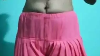 Indian chick doesn't hurry to demonstrate XXX parts in sex show
