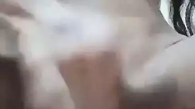 An 18-year-old girl records her nude MMS in a bathroom