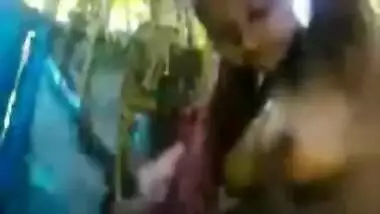 Hot Indian Mallu Aunty Show her Boobs while bathing