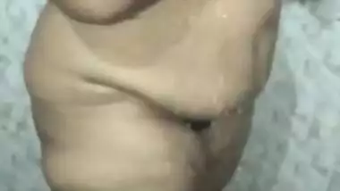 Bathing bbw girl - නාගත්තා හොදට ඔයාලටත් පෙන්නන්න හිතුව