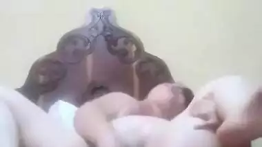 Horny Paki Bhabi Masturbating
