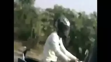 Free porn videos of mumbai college girl doing sex in running auto