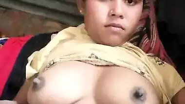 Cute Desi girl Shows her Boobs and Pussy Part 1