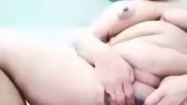 Desi cutie babe saying I LUB U while making d video