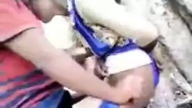 Desi couple record themselves having sex outdoor in public park, caught leaks mms