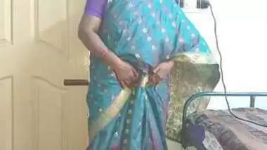 Desi Telugu Aunty Show Her Boobs N Pussy hot xxx movie
