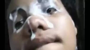 Amateur Delhi girl receives Facial from her Lover