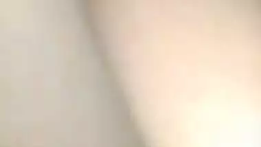 Penetrates my dick in GF’s tight pussy in desi sex MMS