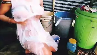 Priya bhabhi shower big mangoes