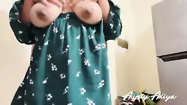 Seductive Dance by Aunty Adiya on camera - Indian XXX Video