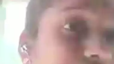 Slim married Tamil wife sharp boobs showing viral MMS