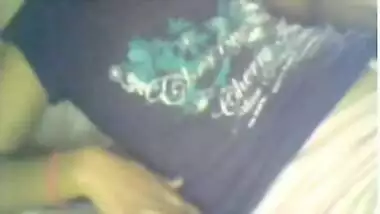 SEXY INDIAN ON WEBCAM PLAYING