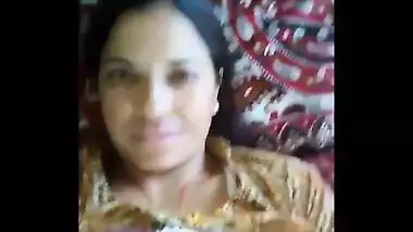 Desi aunty showing boobs and pussy