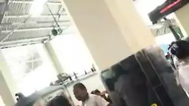 Desi aunty showing sexy hip and navel in public - travel diaries