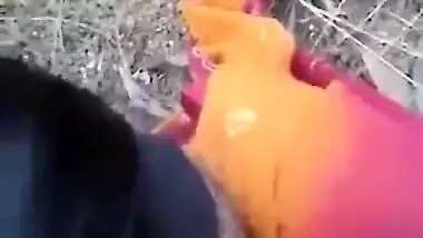 Bindi lady sucking lund – Outdoor blowjob sex