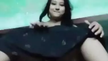 Desi Girl Showing Her Pussy