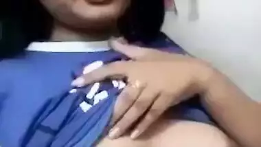 Desi selfie girl shows her humongous boobs on cam