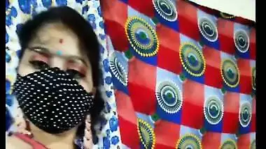 Desi Bhabhi Showing Her Boyfriend Her Boobs