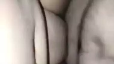 Man with a camera fucks Desi wife's XXX cavity in missionary