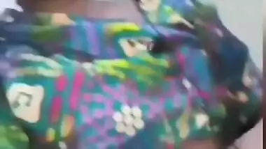 Cute desi kudi showing chut
