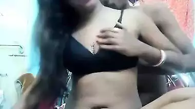 Husband fingering wife pussy and pressing boob viral sex