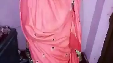 Desi Bhabhi Shows Boobs