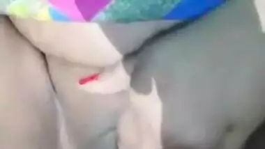Desi village bhabi fing her pussy