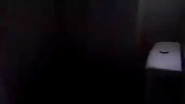 Indian MILF allows guy to film a XXX story about her sex body parts