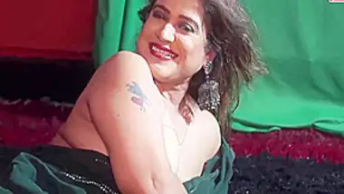 Mature Indian Pussy Saree - Old Age Indian Aunty Ahowing Pussy In Saree dirty indian sex at  Indiansextube.org