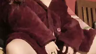 Maroon woolen overcoat viral Indian girl nude pussy