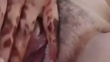 Young pussy fingering by virgin desi college girl