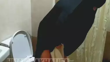 380px x 214px - How Muslim Girl Pissing Caught Piss In Toilet hot xxx movie