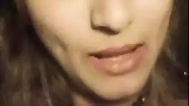 Sexy Indian Girl Showing Her Boobs