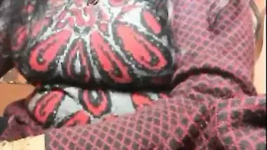 Desi married bhabhi showing her boobs live