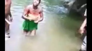 Desisex video of a young couple enjoying outdoor sex in a pond