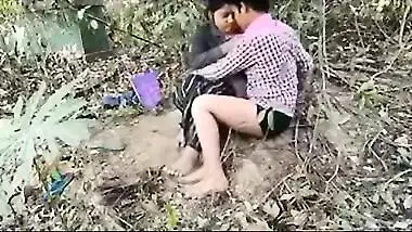 Outdoor Indian xxx desi chudai video of Assam beauty oozed