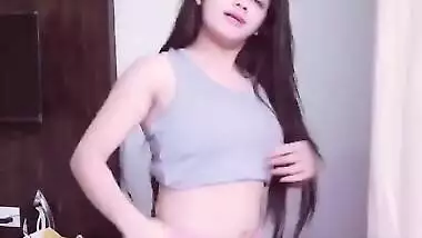 Voluptoud curvy busty desi babe dancing