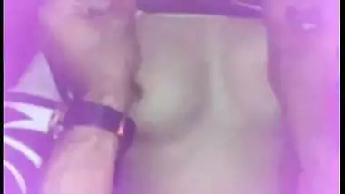 Indian teen’s boobs groped real quick
