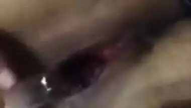 Girl in birthday XXX suit spreads legs and shows boobs in Desi video